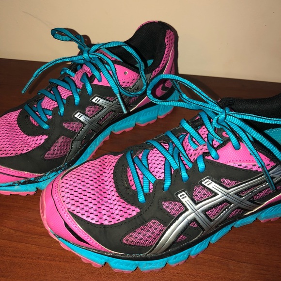 ASICS - Picture 5 of 8